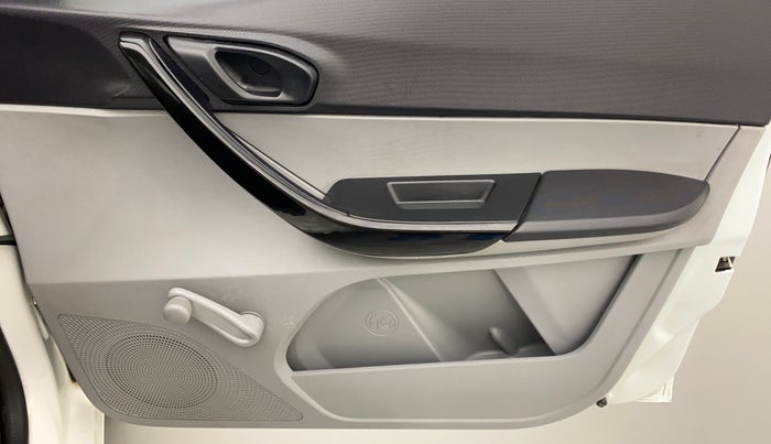 2020 Tata Tiago XE 1.2 REVOTRON, Petrol, Manual, 11,084 km, Driver Side Door Panels Control