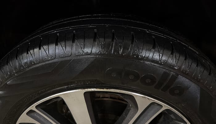 2022 Honda Amaze 1.2L I-VTEC VX, Petrol, Manual, 1,04,056 km, Right Front Tyre Tread