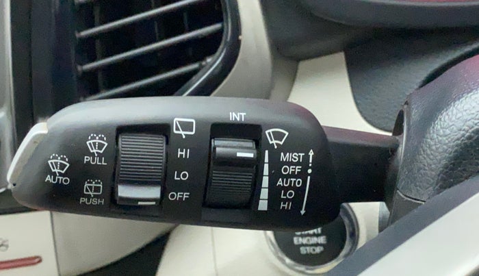 2020 Mahindra XUV300 W8 (O) 1.2 PETROL, Petrol, Manual, 44,916 km, Rain Sensing Wipers