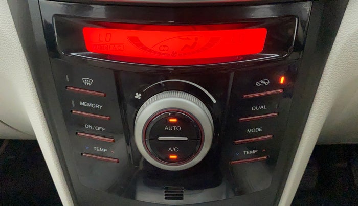 2020 Mahindra XUV300 W8 (O) 1.2 PETROL, Petrol, Manual, 44,916 km, Multi-Zone Climate Control