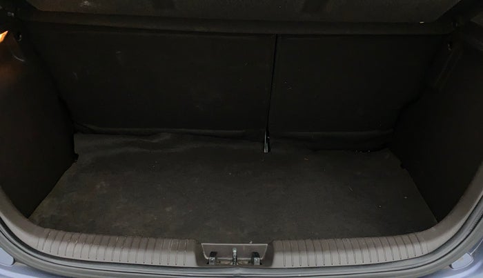 2009 Hyundai i20 MAGNA 1.2 VTVT, Petrol, Manual, 60,547 km, Boot Inside