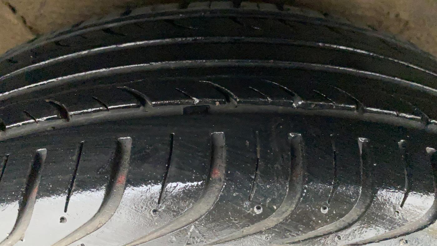 2009 Hyundai i20 MAGNA 1.2 VTVT, Petrol, Manual, 60,547 km, Right Rear Tyre Tread