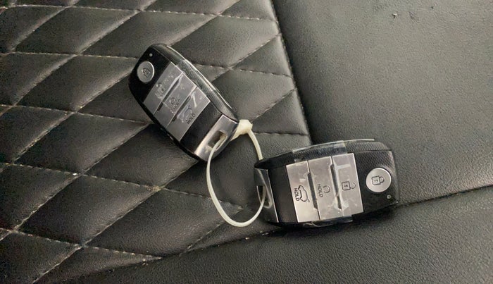 2020 KIA SONET HTX 1.0 IMT, Petrol, Manual, 32,564 km, Key Close Up