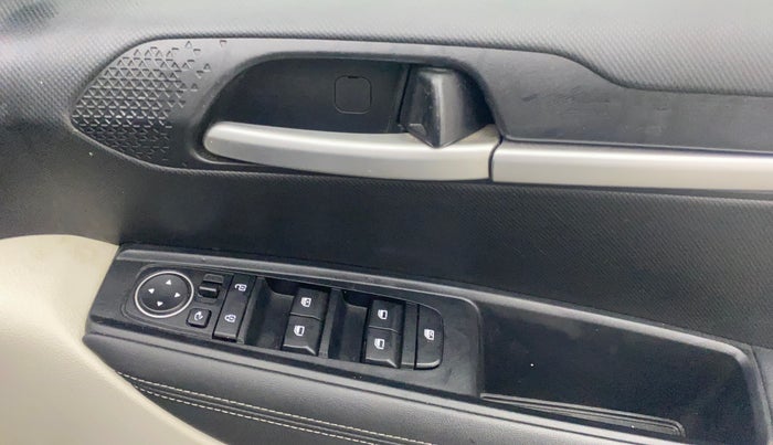 2020 KIA SONET HTX 1.0 IMT, Petrol, Manual, 32,564 km, Driver Side Door Panels Control