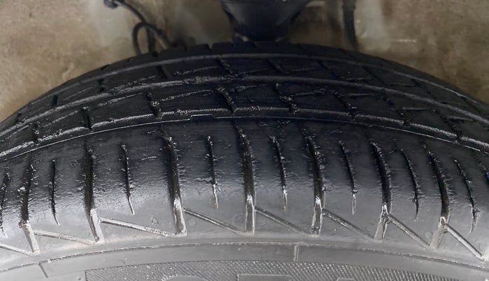 2020 Maruti Alto LXI CNG, CNG, Manual, 42,869 km, Left Front Tyre Tread