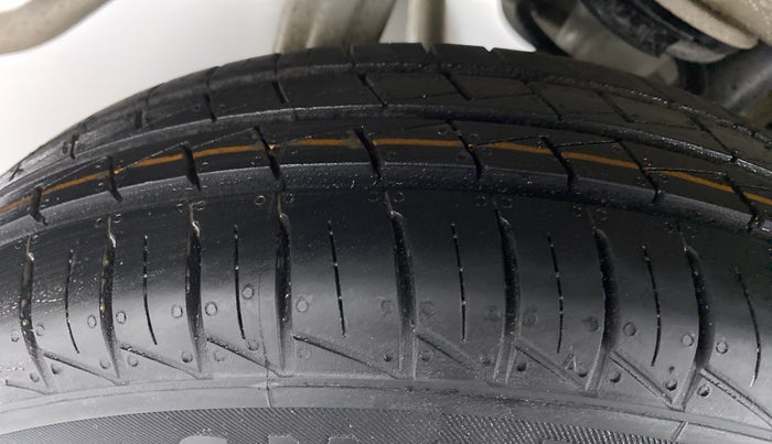 2020 Maruti Alto LXI CNG, CNG, Manual, 42,869 km, Right Rear Tyre Tread