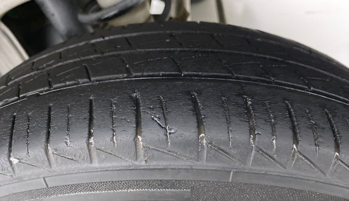 2020 Maruti Alto LXI CNG, CNG, Manual, 42,869 km, Left Rear Tyre Tread