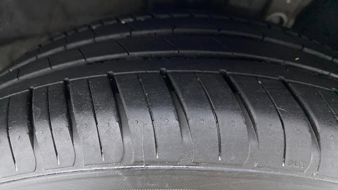 2019 Hyundai New Elantra SX PETROL AT, Petrol, Automatic, 32,052 km, Right Front Tyre Tread