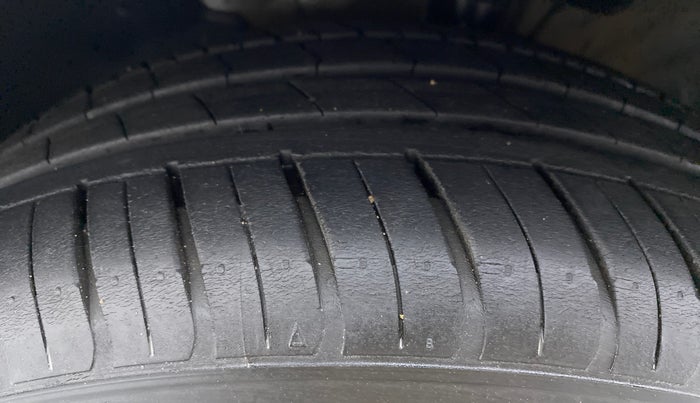 2019 Hyundai New Elantra SX PETROL AT, Petrol, Automatic, 32,052 km, Left Front Tyre Tread