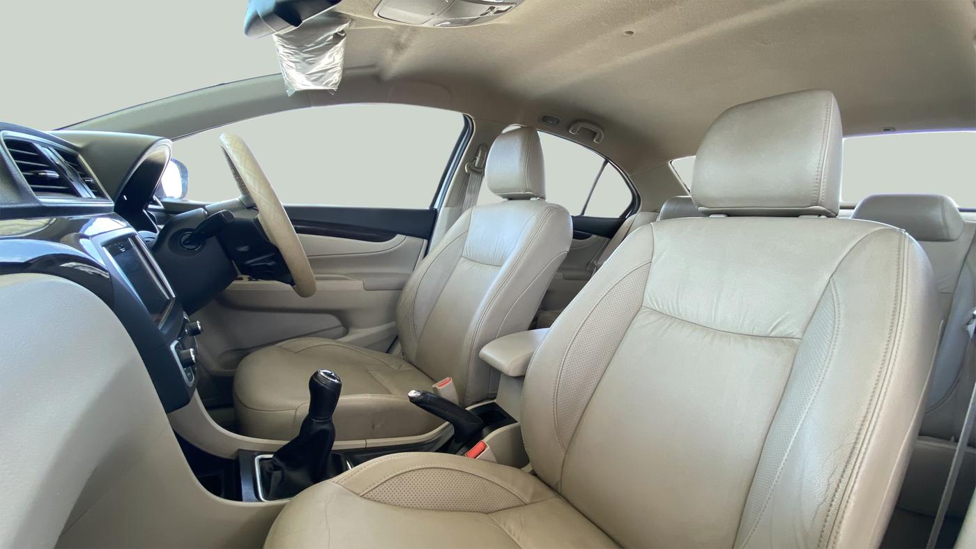 2017 Maruti Ciaz ZXI PLUS, Petrol, Manual, 45,488 km, Right Side Front Door Cabin