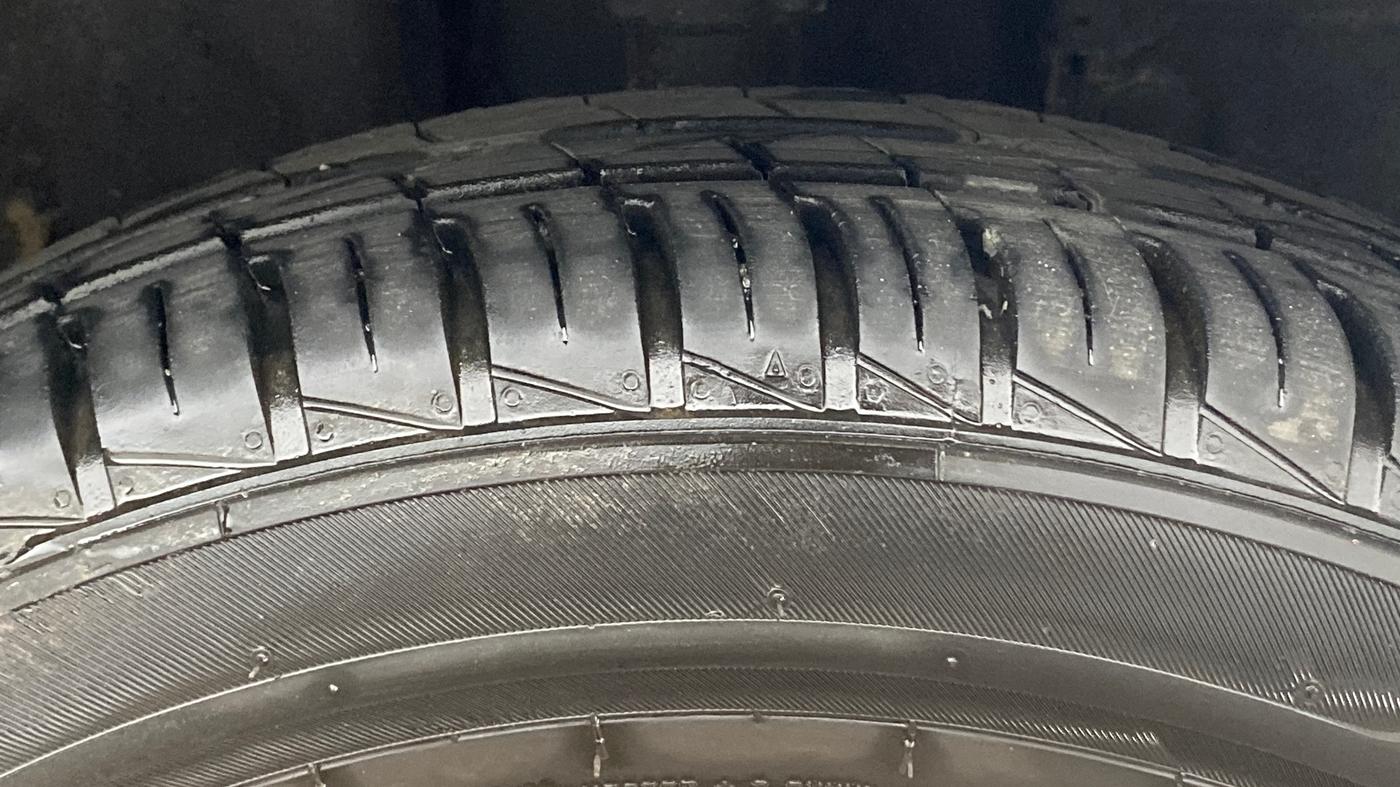 2025 Renault Kwid RXT 1.0, Petrol, Manual, 4,762 km, Right Front Tyre Tread