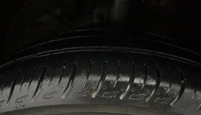 2021 Maruti Baleno DELTA PETROL 1.2, Petrol, Manual, 38,383 km, Left Front Tyre Tread