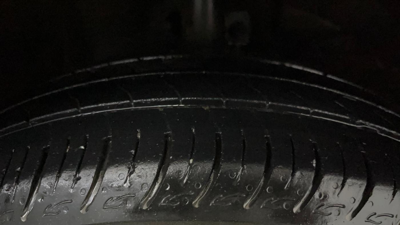 2021 Maruti Baleno DELTA PETROL 1.2, Petrol, Manual, 38,515 km, Right Front Tyre Tread