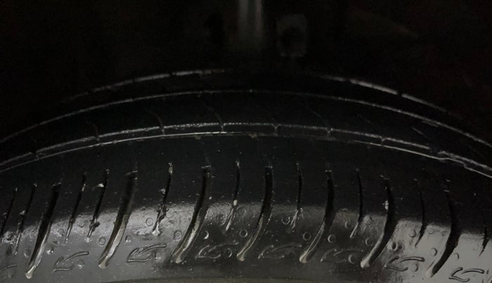 2021 Maruti Baleno DELTA PETROL 1.2, Petrol, Manual, 38,383 km, Right Front Tyre Tread