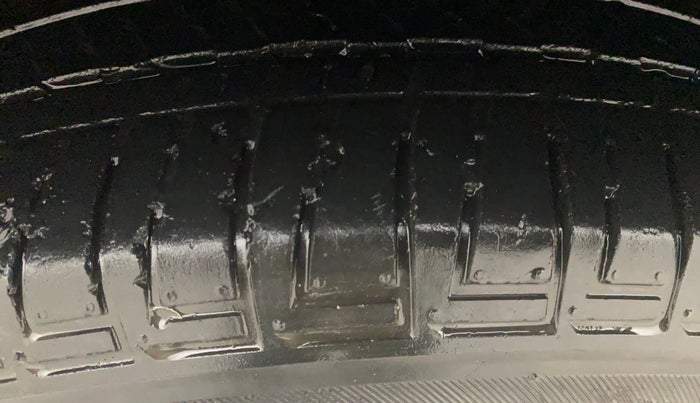 2017 Mahindra XUV500 W4, Diesel, Manual, 85,231 km, Left Front Tyre Tread