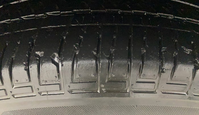 2017 Mahindra XUV500 W4, Diesel, Manual, 85,231 km, Right Front Tyre Tread