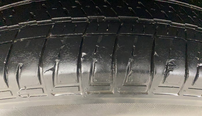 2017 Mahindra XUV500 W4, Diesel, Manual, 85,231 km, Right Rear Tyre Tread