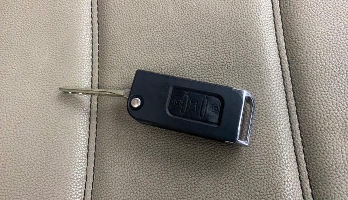 2017 Mahindra XUV500 W4, Diesel, Manual, 85,231 km, Key Close Up