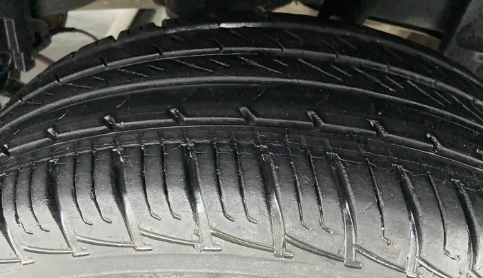2013 Renault Duster 85 PS RXL OPT, Diesel, Manual, 58,033 km, Left Rear Tyre Tread