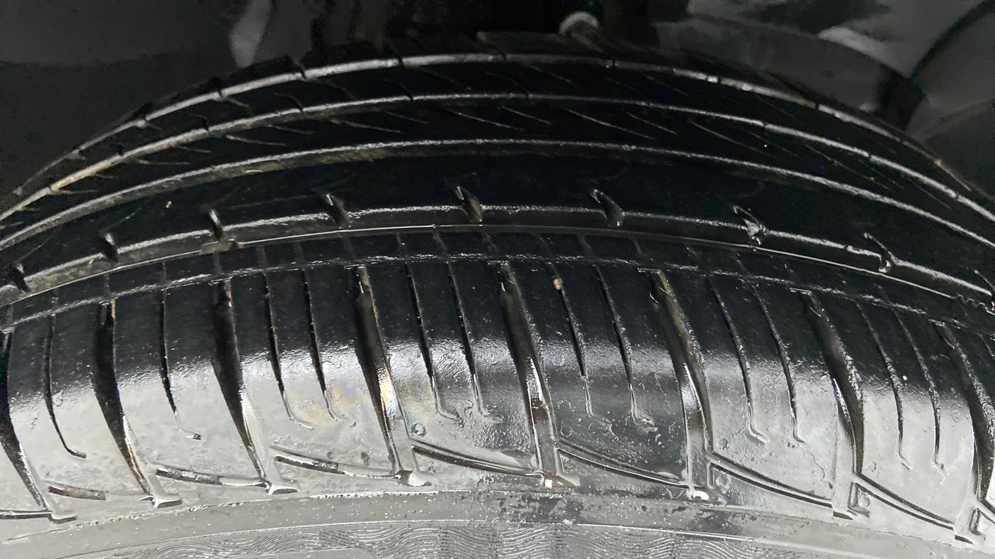 2013 Renault Duster 85 PS RXL OPT, Diesel, Manual, 58,033 km, Right Front Tyre Tread
