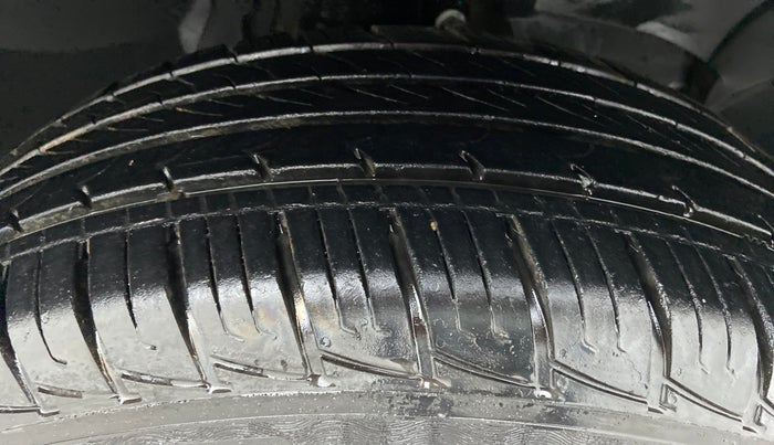 2013 Renault Duster 85 PS RXL OPT, Diesel, Manual, 58,033 km, Right Front Tyre Tread