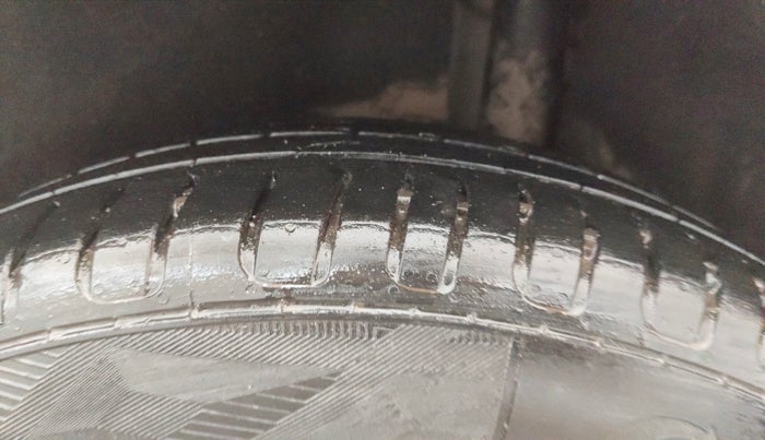 2014 Ford Ecosport TITANIUM 1.5L PETROL AT, Petrol, Automatic, 80,249 km, Left Rear Tyre Tread