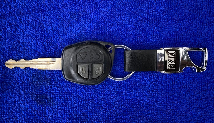 2018 Maruti Vitara Brezza VDI, Diesel, Manual, 1,05,124 km, Key Close Up