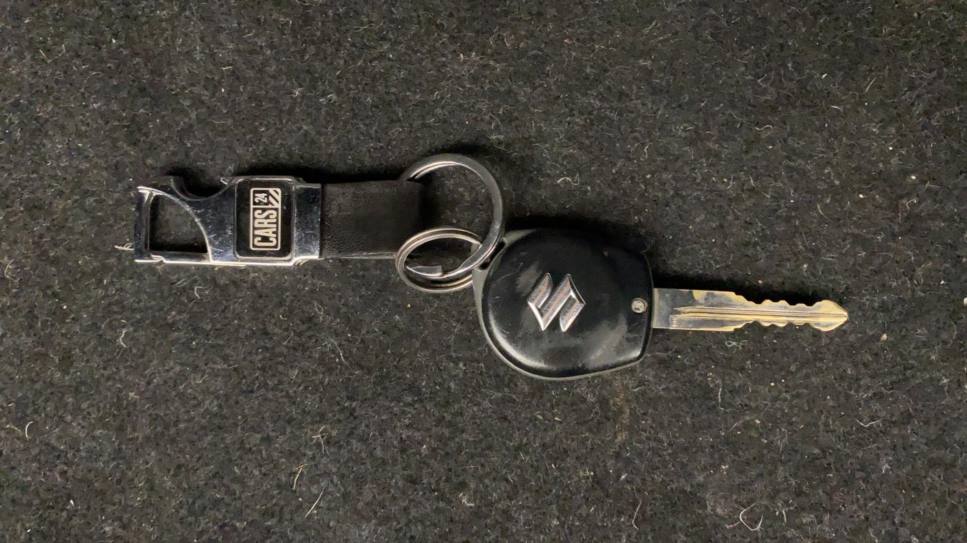 2019 Maruti Swift VXI D, Petrol, Manual, 57,877 km, Key Close Up