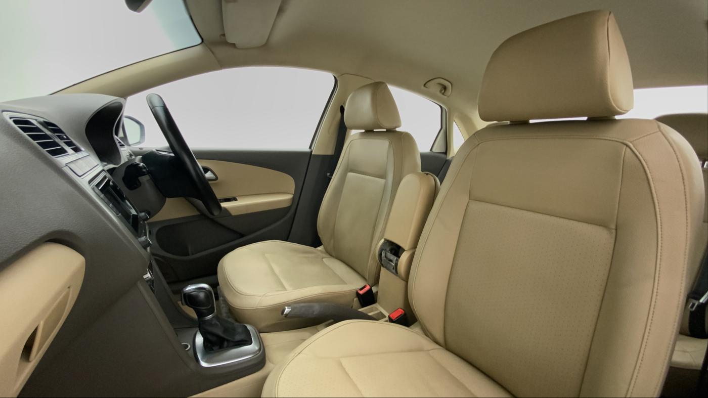 2016 Volkswagen Vento HIGHLINE 1.2 TSI AT, Petrol, Automatic, 74,175 km, Right Side Front Door Cabin