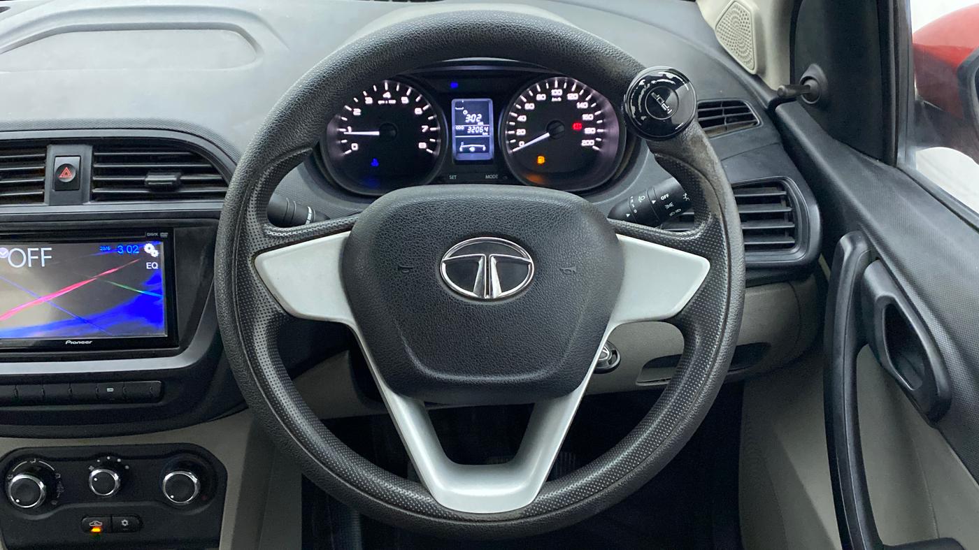 2016 Tata Tiago XE 1.2 REVOTRON, Petrol, Manual, 32,065 km, Steering Wheel Close Up