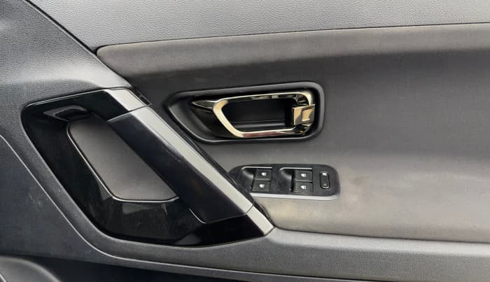 2022 Tata Harrier XT PLUS 2.0L KRYOTEC DARK EDITON, Diesel, Manual, 57,570 km, Driver Side Door Panels Control