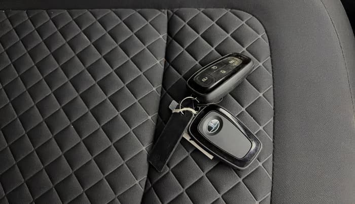 2022 Tata Harrier XT PLUS 2.0L KRYOTEC DARK EDITON, Diesel, Manual, 57,570 km, Key Close Up