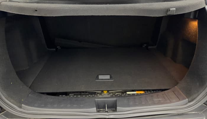 2022 Tata Harrier XT PLUS 2.0L KRYOTEC DARK EDITON, Diesel, Manual, 57,570 km, Boot Inside