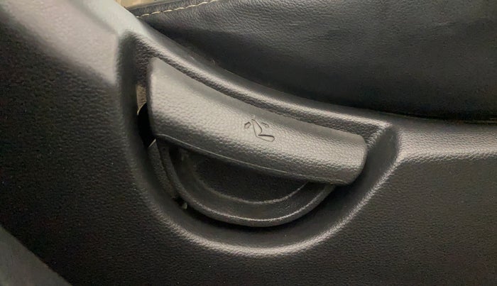 2017 Hyundai Grand i10 SPORTZ 1.2 KAPPA VTVT, Petrol, Manual, 86,225 km, Driver Side Adjustment Panel