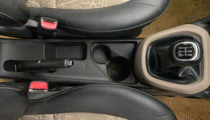 2017 Hyundai Grand i10 SPORTZ 1.2 KAPPA VTVT, Petrol, Manual, 86,225 km, Gear Lever