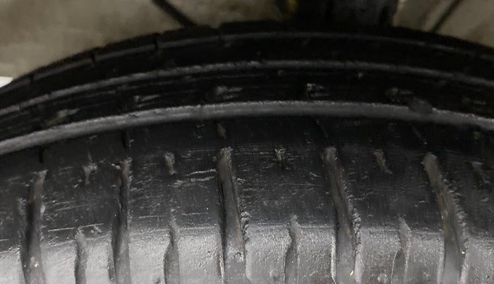 2020 Maruti XL6 ALPHA MT, Petrol, Manual, 27,295 km, Left Front Tyre Tread