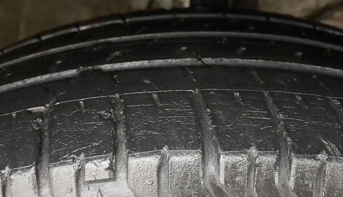 2020 Maruti XL6 ALPHA MT, Petrol, Manual, 27,295 km, Right Front Tyre Tread