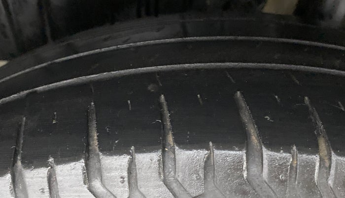 2020 Maruti XL6 ALPHA MT, Petrol, Manual, 27,295 km, Left Rear Tyre Tread