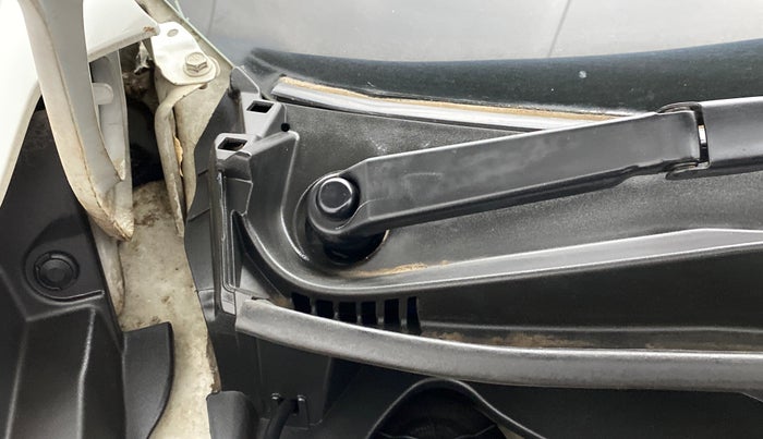 2020 Maruti XL6 ALPHA MT, Petrol, Manual, 27,295 km, Bonnet (hood) - Cowl vent panel has minor damage