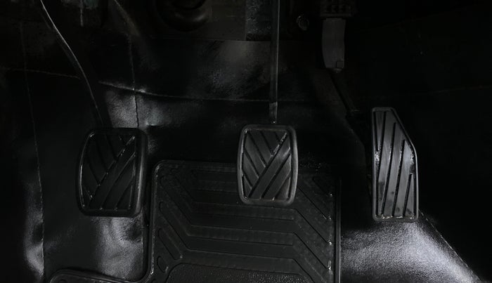 2020 Maruti XL6 ALPHA MT, Petrol, Manual, 27,295 km, Pedals