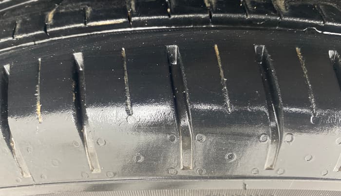 2023 Tata PUNCH  ACCOMPLISHED AMT CAMO EDITION, Petrol, Automatic, 40,036 km, Left Front Tyre Tread