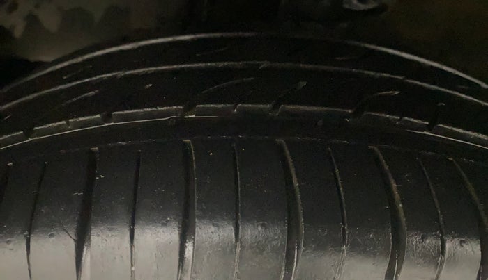 2016 Mahindra Kuv100 K6 6 STR, Petrol, Manual, 34,715 km, Left Front Tyre Tread