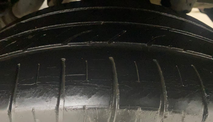 2016 Mahindra Kuv100 K6 6 STR, Petrol, Manual, 34,715 km, Left Rear Tyre Tread