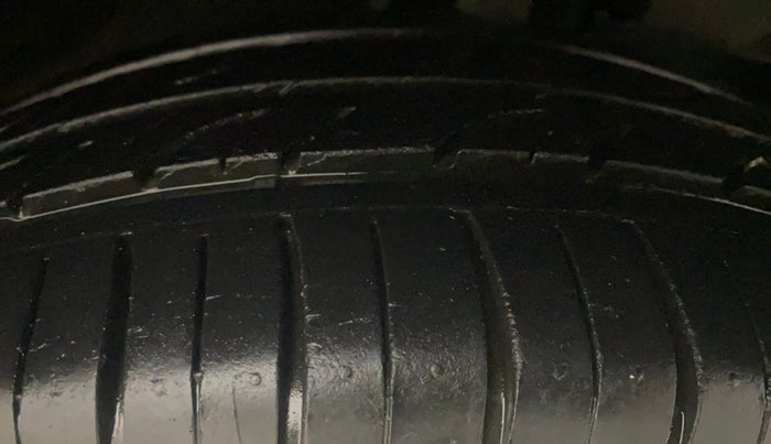 2016 Mahindra Kuv100 K6 6 STR, Petrol, Manual, 34,715 km, Right Front Tyre Tread