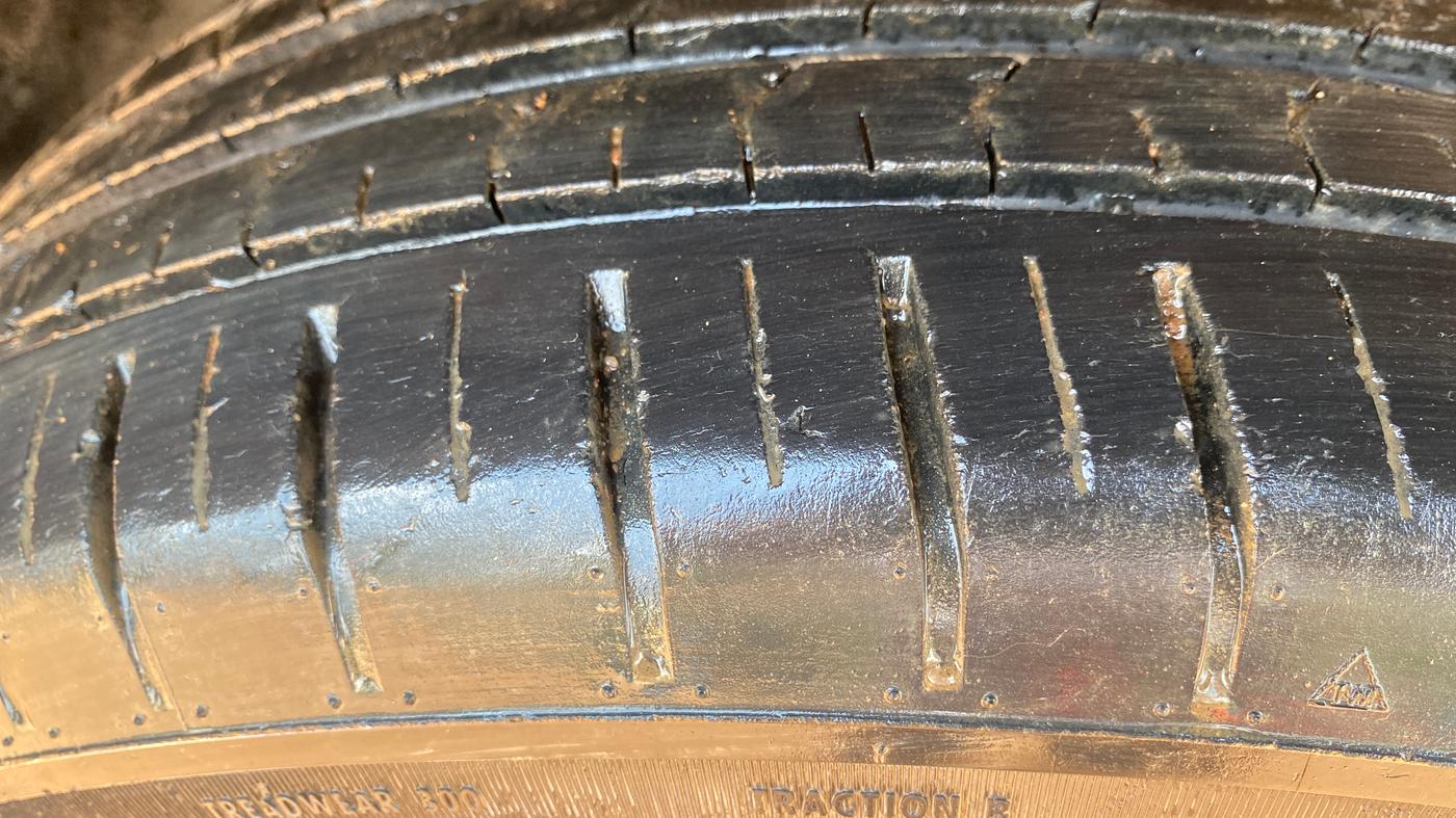 2021 Tata PUNCH ACCOMPLISHED AMT, Petrol, Automatic, 30,122 km, Right Rear Tyre Tread