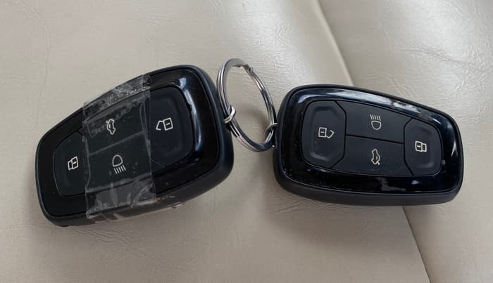 2021 Tata PUNCH ACCOMPLISHED AMT, Petrol, Automatic, 30,122 km, Key Close Up