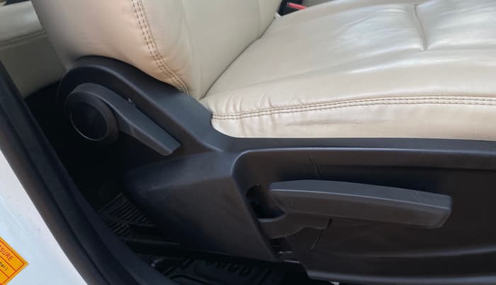 2021 Tata PUNCH ACCOMPLISHED AMT, Petrol, Automatic, 30,122 km, Driver Side Adjustment Panel