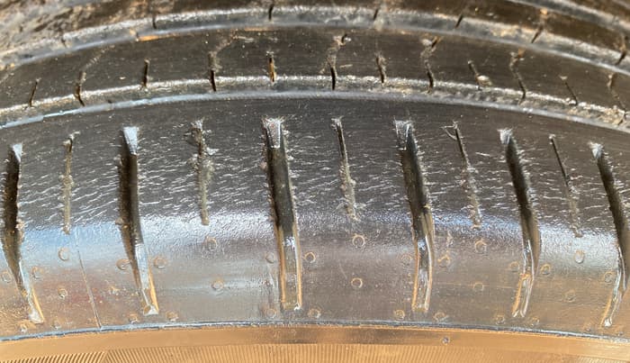 2021 Tata PUNCH ACCOMPLISHED AMT, Petrol, Automatic, 30,122 km, Left Front Tyre Tread