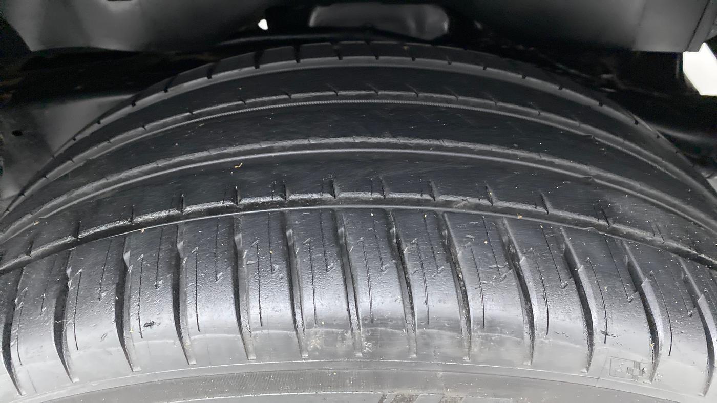 2020 Mahindra Thar LX  P 4WD AT CONVERTIBLE, Petrol, Automatic, 10,254 km, Left Rear Tyre Tread