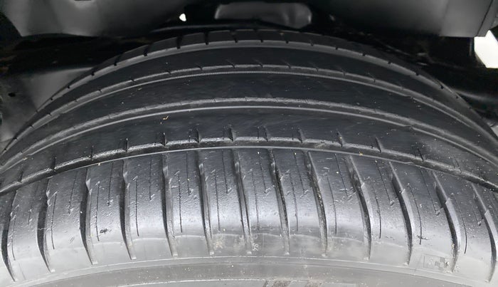 2020 Mahindra Thar LX  P 4WD AT CONVERTIBLE, Petrol, Automatic, 10,254 km, Left Rear Tyre Tread
